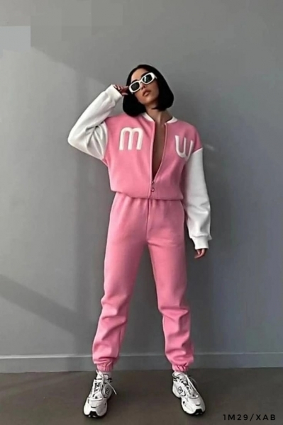 Костюм под спортивный. Костюм под спортивный