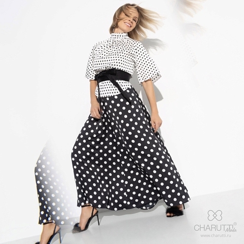 Девушка в юбке карандаш. Девушка в юбке. Девушки на высоких каблуках. Юбка карандаш с балетками. Русские женщины 45 лет в мини.