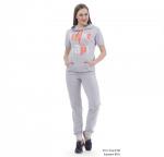 Топ со спущенным плечом, с капюшоном, на полочке карман «кенгуру» и «принт» с вышивкой