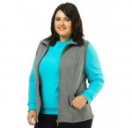 Жилет утепленный  на молнии, воротник-стойка, на кокетке и карманах «принт»