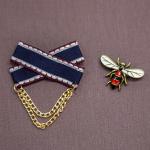 Брошь "Бант с белой пчелкой+цепочка", т.синий+бордо+белый+красный+черный