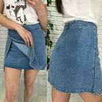 Джинсовая юбка с клёпками на запах Le