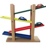 Деревянная горка с машинками