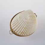 Кристалл в подарочных натуральных тихоокеанских раковинах  и пакете, КОКЛЕС,  55 гр. Белые ребристы и очень симпатичные