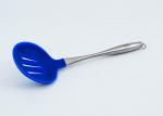 0241 GIPFEL Шумовка силиконовая 24,8х4,9см голубая Материал:нейлон с силиконовой overmolded,s/s 430,ручки FDA силикона