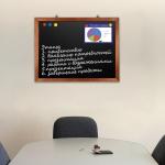 Доска для мела магнитная (60х90 см), черная, деревянная окрашенная рамка, Россия, BRAUBERG, 236891