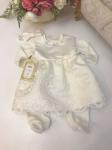 Комплект на выписку "Герцогиня" комбинезон и платье (молочный с молочным кружевом)