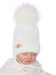 Шапочка теплая с белым помпоном из песца и брошкой