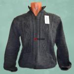 Плотный свитер с молнией на всю длину .