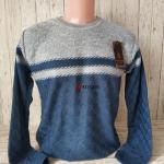 Джемпер тонкой вязки.