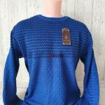 Джемпер тонкой вязки.