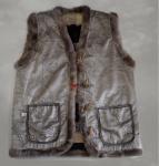 Жилет из натуральной овчины ,внешняя часть отделана плотной тканью (для эстетичного вида и практичности )