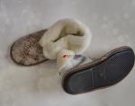Чуни с натуральным мехом ,наружная часть  обуви из искусственной замши.