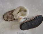 Чуни с натуральным мехом ,наружная часть  обуви из искусственной замши.