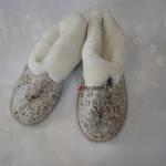 Чуни с натуральным мехом ,наружная часть  обуви из искусственной замши.