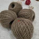 Пряжа для ручной вязки в клубках.