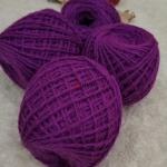 Пряжа для ручной вязки в клубках.