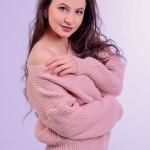 Женская кофта с треугольным воротником с приспущенными рукавами