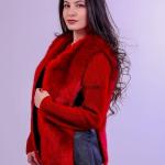 Демисезонный женский жилет из эко кожи с мехом, на молнии