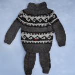 Костюм детский вязаный.