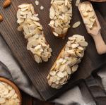 Миндальные лепестки