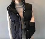 Безрукавка с крупными карманами черная ZI