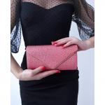 Клатч-конверт розовый на цепочке