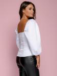 Блуза белая с глубоким вырезом и объемными рукавами