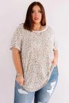 Бежевая футболка плюс сайз с разрезами по боками и леопардовым принтом