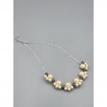 Авторское колье на цепочках из крупных и маленьких кремовых и серых бусин