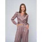 Блуза коричневого цвета с длинными рукавами и запахом