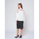 Блуза белая с длинными рукавами и отделкой из кружева