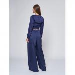 Блуза темно-синяя с длинными рукавами и запахом