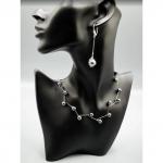 **Украшение на шею из серых бусин на металлических штифтах