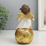 Сувенир полистоун "Ангелок в бежевом платье на шаре" золотые крылья 7х8х16 см