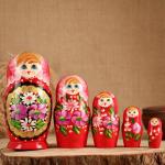 Матрешка большая "Золотой платочек", красная, 5 кукольная