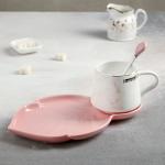 Чайная пара керамическая «Листочек», 3 предмета: чашка 320 мл, блюдце 25,5*16 см, ложка, цвет розовый