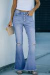 Голубые джинсы-клеш с разрезами на коленях и необработанным краем