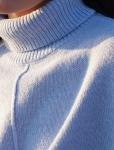 Укороченный свитер тонкой вязки из теплой пряжи с шерстью