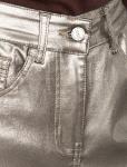 Эластичные джинсы трубы с трендовым покрытием металлик