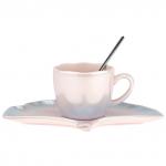 Чашка фарфоровая "Аэлита" 200 мл, д7,9 см h6,5 см, с блюдцем 20,5х15,9 см h1,7 см, с перламутром, цвет - розовый, ложка нерж. 13,2 см, в подарочной коробке (Китай)
