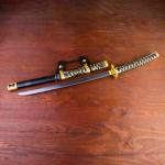 Сувенирное оружие "Катана Хикэру" 78 см, чёрная с золотом, на подставке