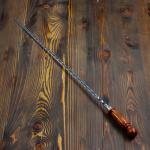 Шампур с деревянной ручкой, рабочая длина - 60 см, ширина - 10 мм, толщина - 3 мм с узором