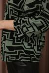 Блузка женская Т4345 цвет 4454 (чёрно-зелёный лабиринт)