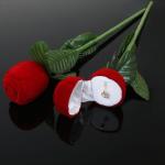 Футляр бархатный под кольцо «Роза на стебле» 4,5*4,5, цвет красно-зелёный, вставка белая