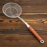 Дуршлаг-сито Шафран, d=14 см, с деревянной ручкой, металл