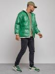 Куртка из экокожи мужская с плюшевым капюшон зеленого цвета 28132Z