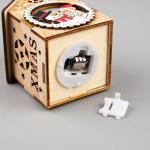 Ёлочная игрушка «Домик со снеговиками», 8?7?5.5 см, от батареек, свечение тёплое белое