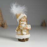 Фигурка полистоун «Девочка в шапке-сове, в золотистой шубке, с подарком», 6?5.5?11.5 см