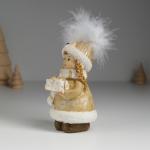 Фигурка полистоун «Девочка в шапке-сове, в золотистой шубке, с подарком», 6?5.5?11.5 см